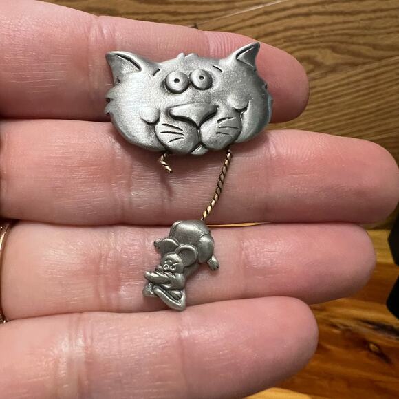 JJ Jonette Jewelry Cat Head Dangling Mouse Pin Brooch Pewter Silver Tone VTG 2” - Picture 2 of 7